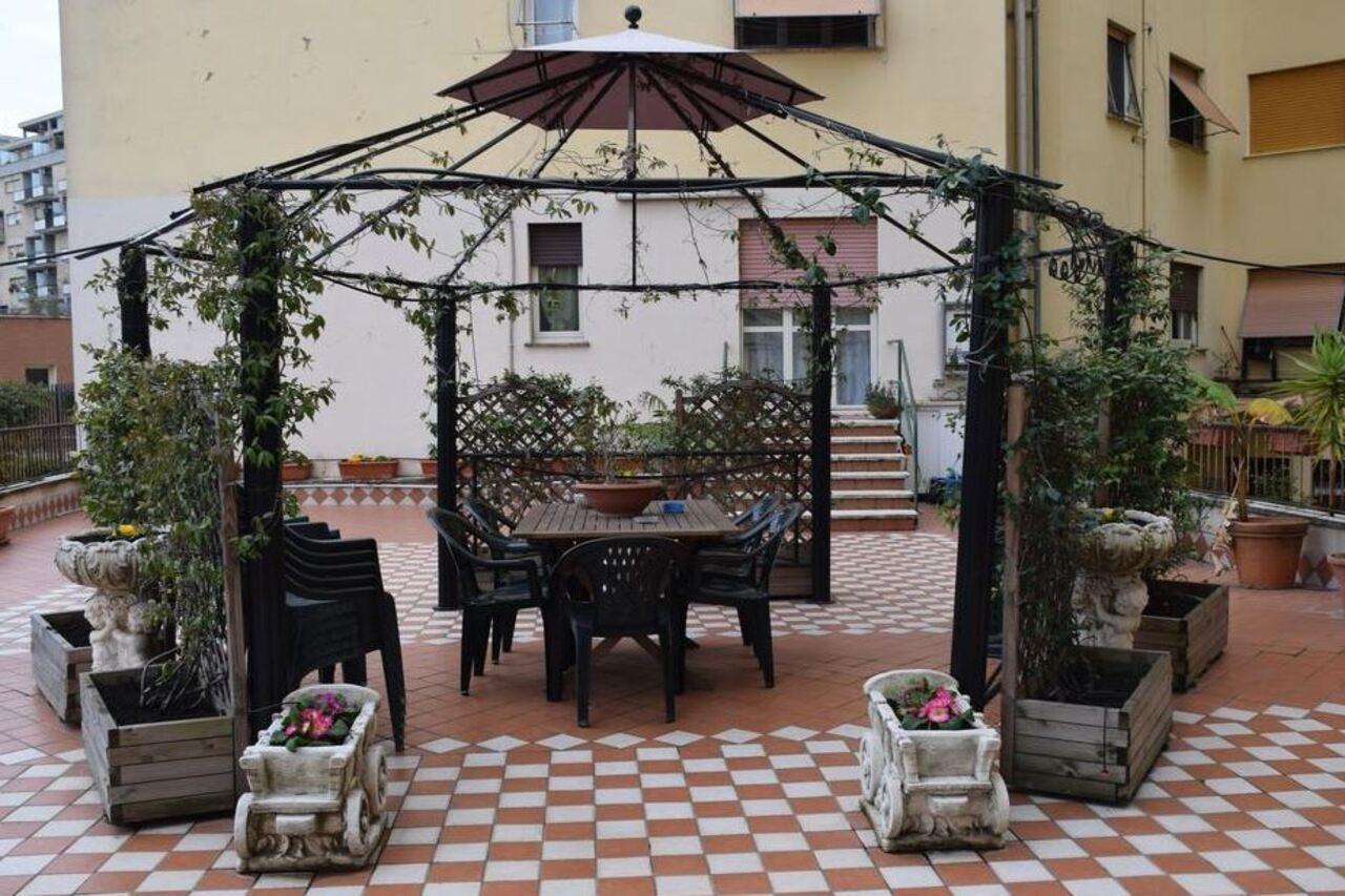 Cleopatra Hotel Рим Екстериор снимка