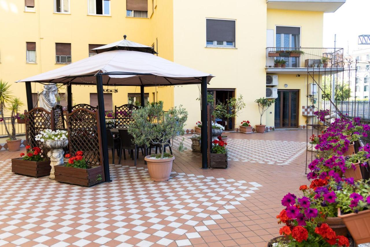 Cleopatra Hotel Рим Екстериор снимка