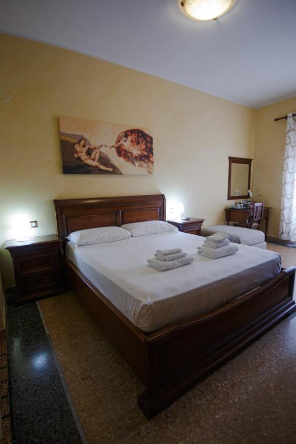 Cleopatra Hotel Рим Екстериор снимка
