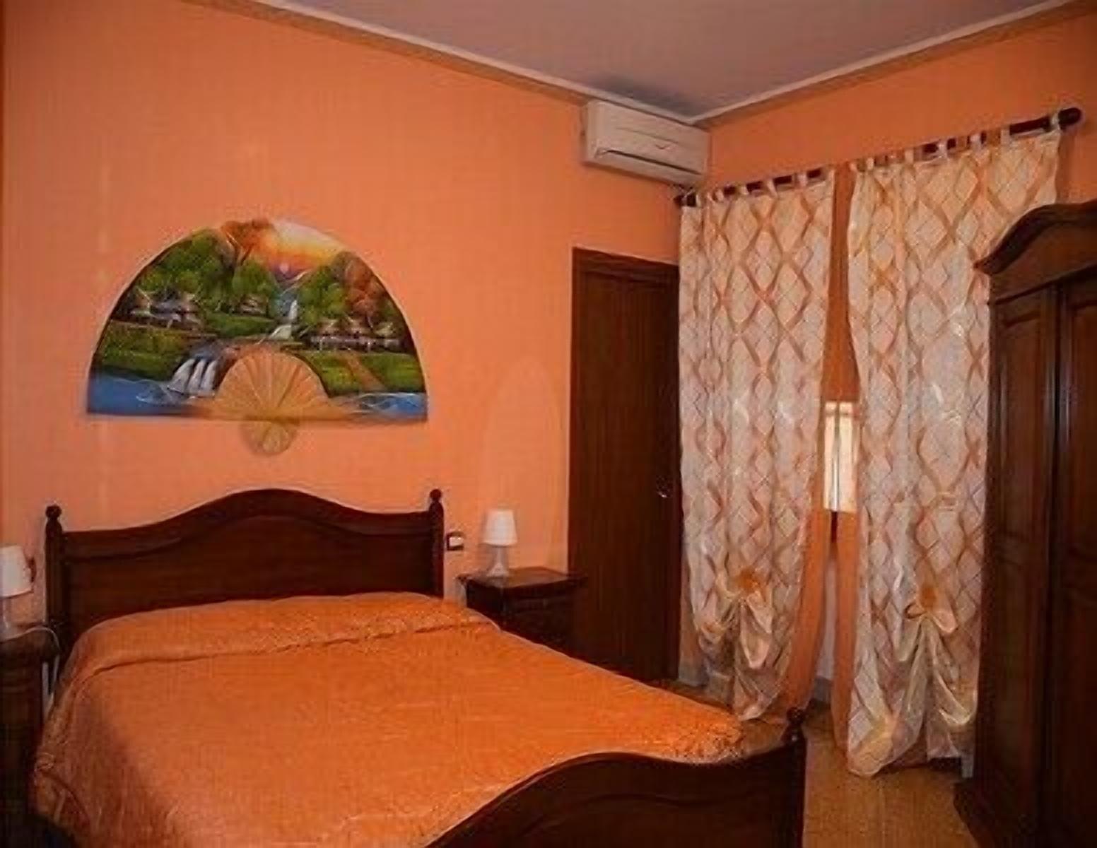 Cleopatra Hotel Рим Екстериор снимка